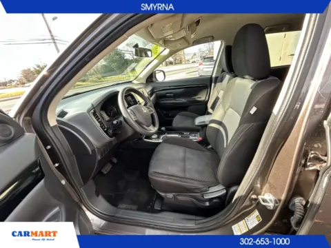 More photos of 2020 Mitsubishi Outlander ES Sport Utility 4D at CARMART - Smyrna, DE