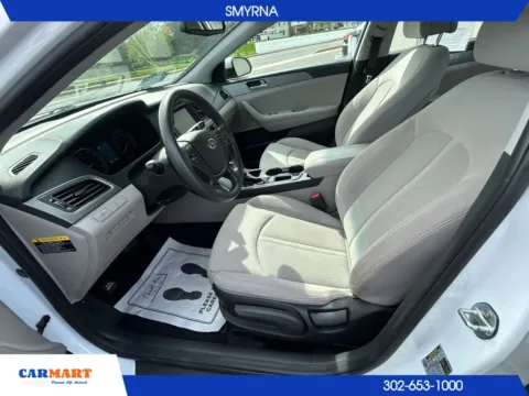 More photos of 2017 Hyundai Sonata SE Sedan 4D at CARMART - Smyrna, DE