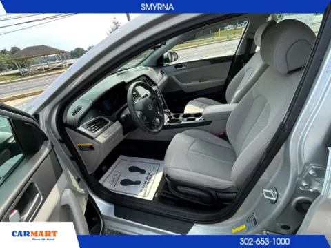 More photos of 2016 Hyundai Sonata SE Sedan 4D at CARMART - Smyrna, DE