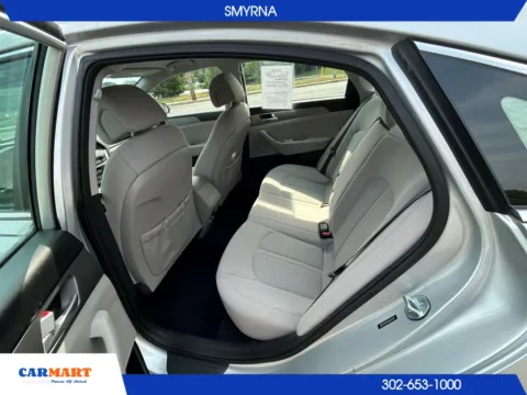 More photos of 2016 Hyundai Sonata SE Sedan 4D at CARMART - Smyrna, DE