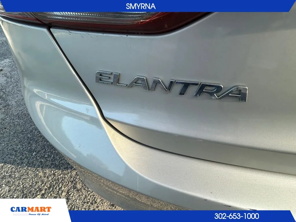Hyundai Elantra photo 7