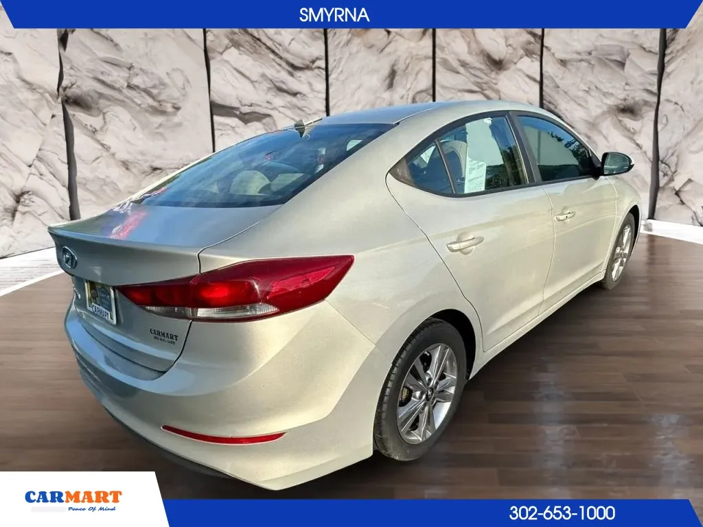 Hyundai Elantra photo 9