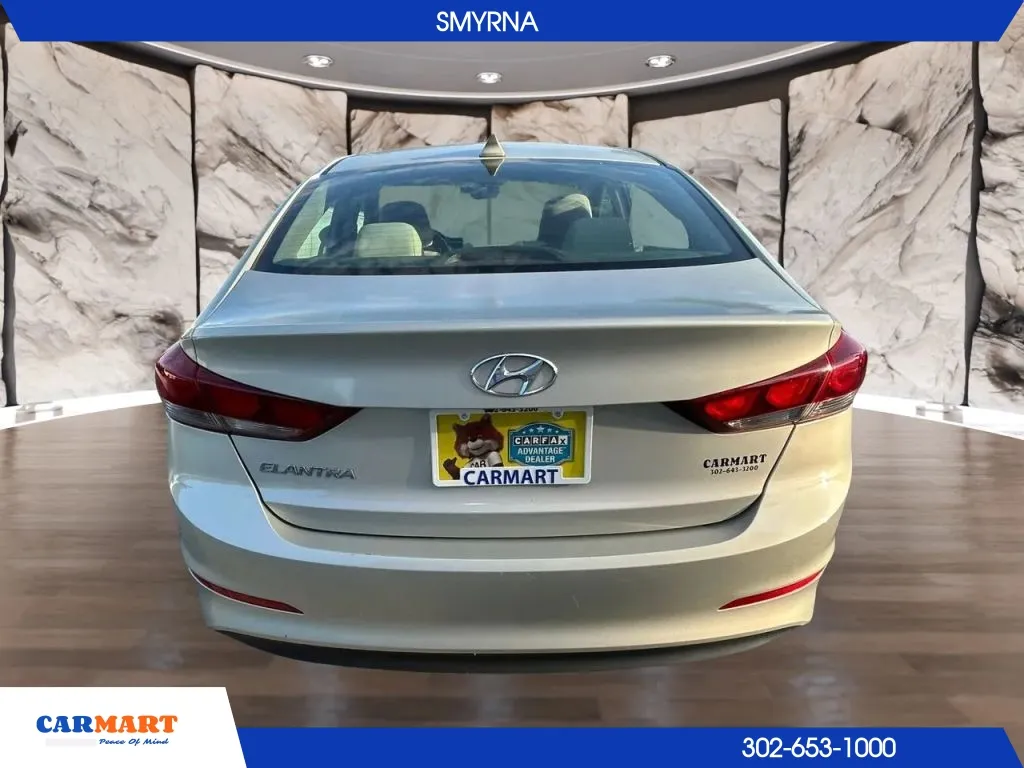Hyundai Elantra photo 8