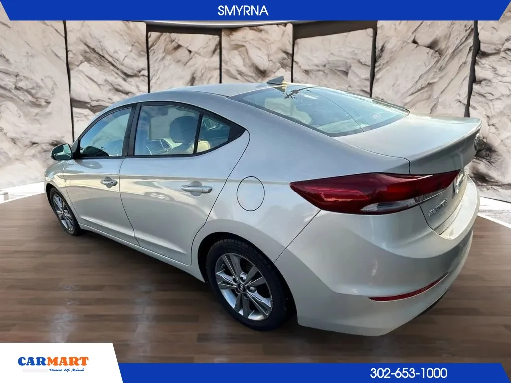 Hyundai Elantra photo 6