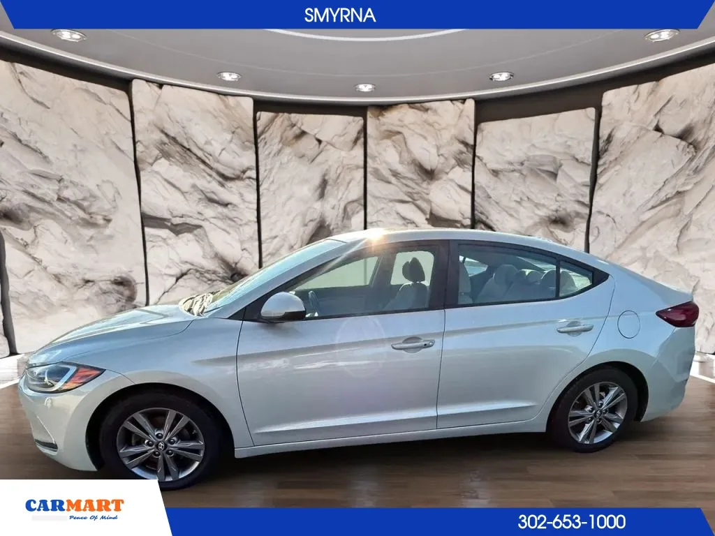 Hyundai Elantra photo 3