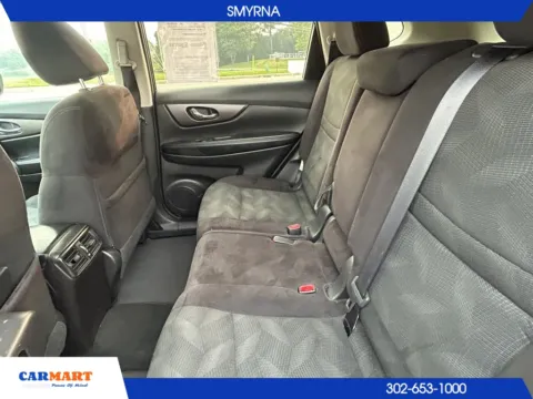 More photos of 2014 Nissan Rogue SV Sport Utility 4D at CARMART - Smyrna, DE