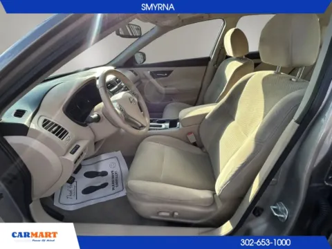 More photos of 2014 Nissan Altima 2.5 SV Sedan 4D at CARMART - Smyrna, DE