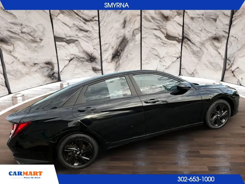 Hyundai Elantra photo 9