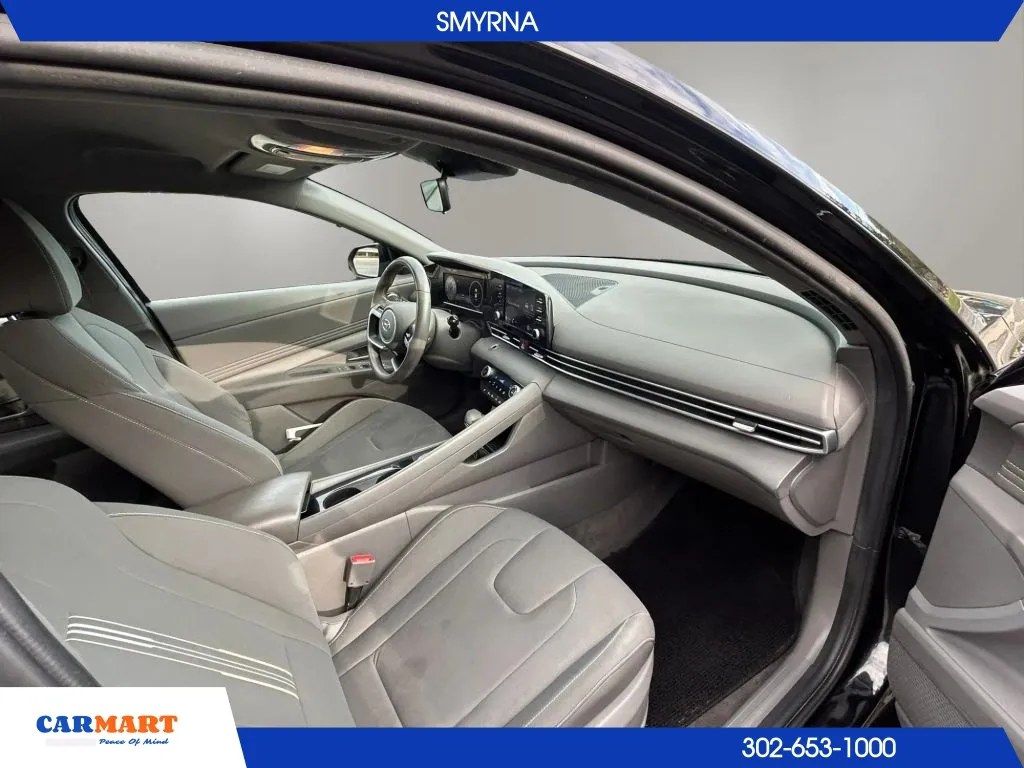 Hyundai Elantra photo 10