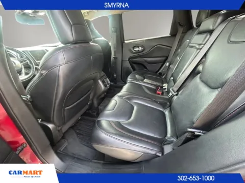 More photos of 2015 Jeep Cherokee TrailHawk Sport Utility 4D at CARMART - Smyrna, DE