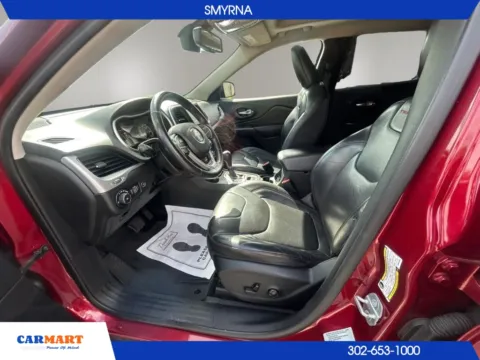 More photos of 2015 Jeep Cherokee TrailHawk Sport Utility 4D at CARMART - Smyrna, DE