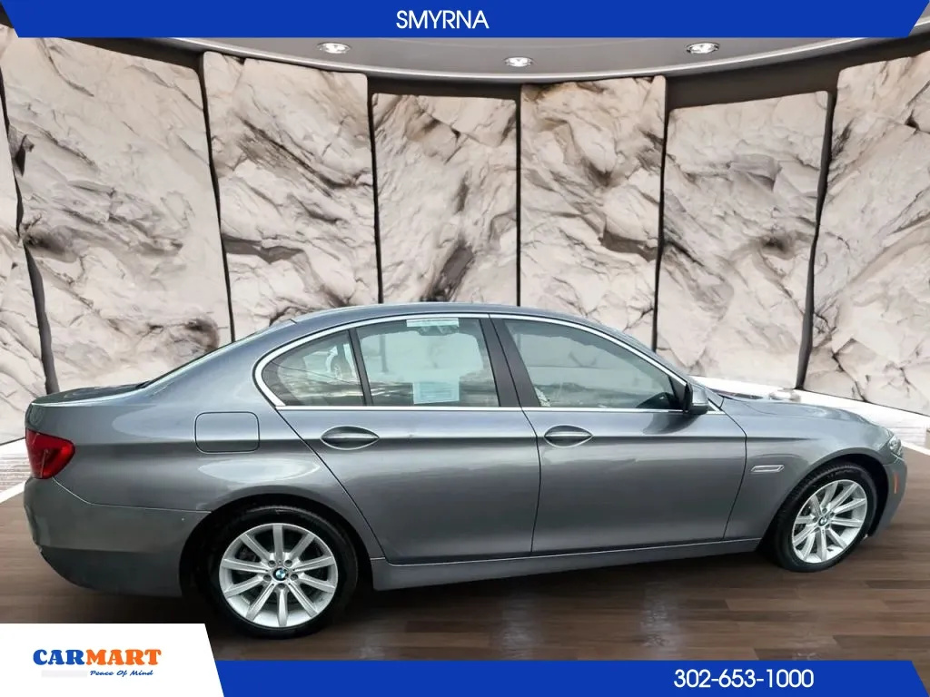 BMW 5 Series photo 11