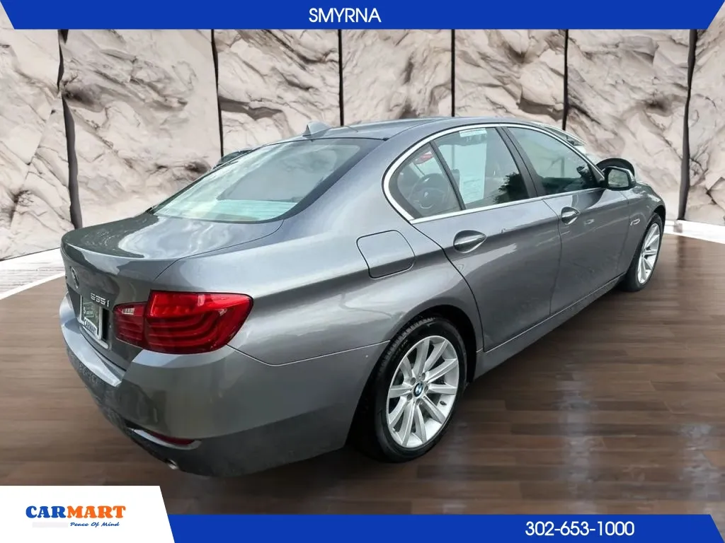 BMW 5 Series photo 10