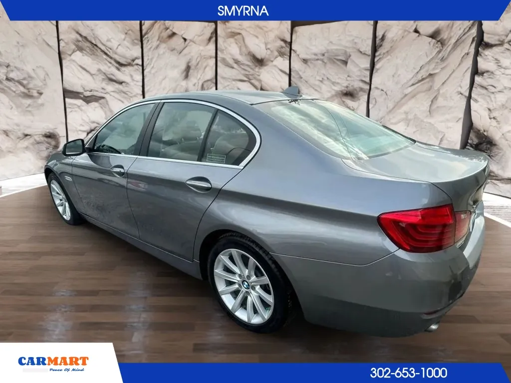 BMW 5 Series photo 6