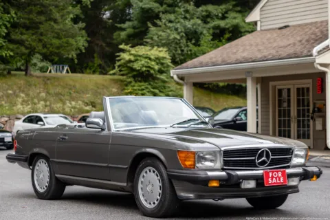 More photos of 1986 Mercedes-Benz 560SL R107 at Boxborough Showroom & Service Center, MA