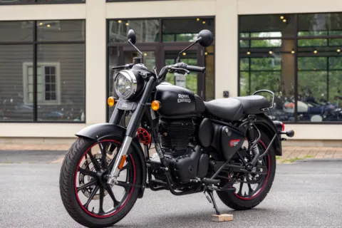 More photos of 2023 Royal Enfield Classic 350 Dark Stealth Black at Boxborough Showroom & Service Center, MA