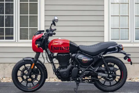 More photos of 2024 Royal Enfield Hunter 350 Rebel Red Cafe at Boxborough, MA