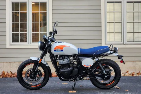 More photos of 2025 Royal Enfield Bear 650 Boardwalk White at Boxborough Showroom & Service Center, MA