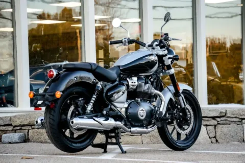 More photos of 2024 Royal Enfield Super Meteor 650 Interstellar Grey at Boxborough, MA