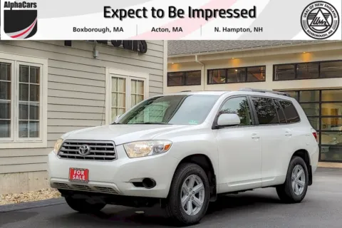 White 2010 Toyota Highlander Base 4WD for sale in Boxborough, MA