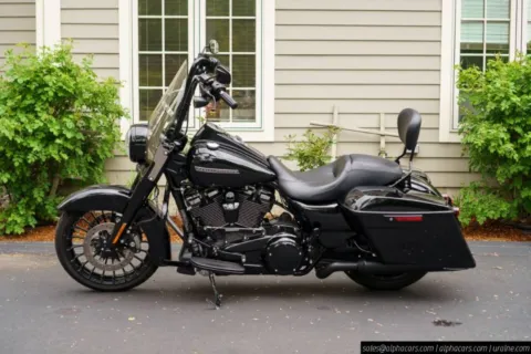 More photos of 2017 Harley-Davidson Road King Special at Boxborough, MA