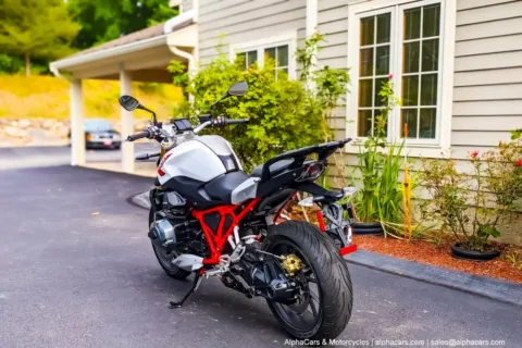 More photos of 2016 BMW R1200R Premium at Boxborough Showroom & Service Center, MA