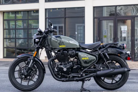 More photos of 2024 Royal Enfield Shotgun 650 Green Drill Custom at Boxborough, MA