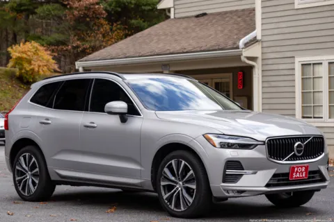 More photos of 2022 Volvo XC60 B5 AWD Momentum at Boxborough, MA
