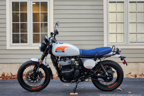 More photos of 2026 Royal Enfield Bear 650 Boardwalk White at North Hampton, NH