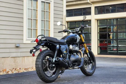 Another view of 2026 Royal Enfield Bear 650 Golden Shadow for sale in North Hampton, NH at North Hampton Showroom