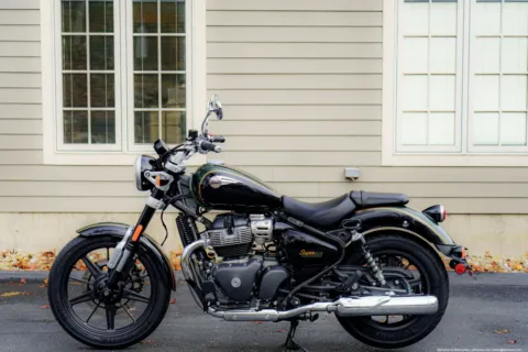 More photos of 2026 Royal Enfield Super Meteor 650 Interstellar Green at North Hampton, NH