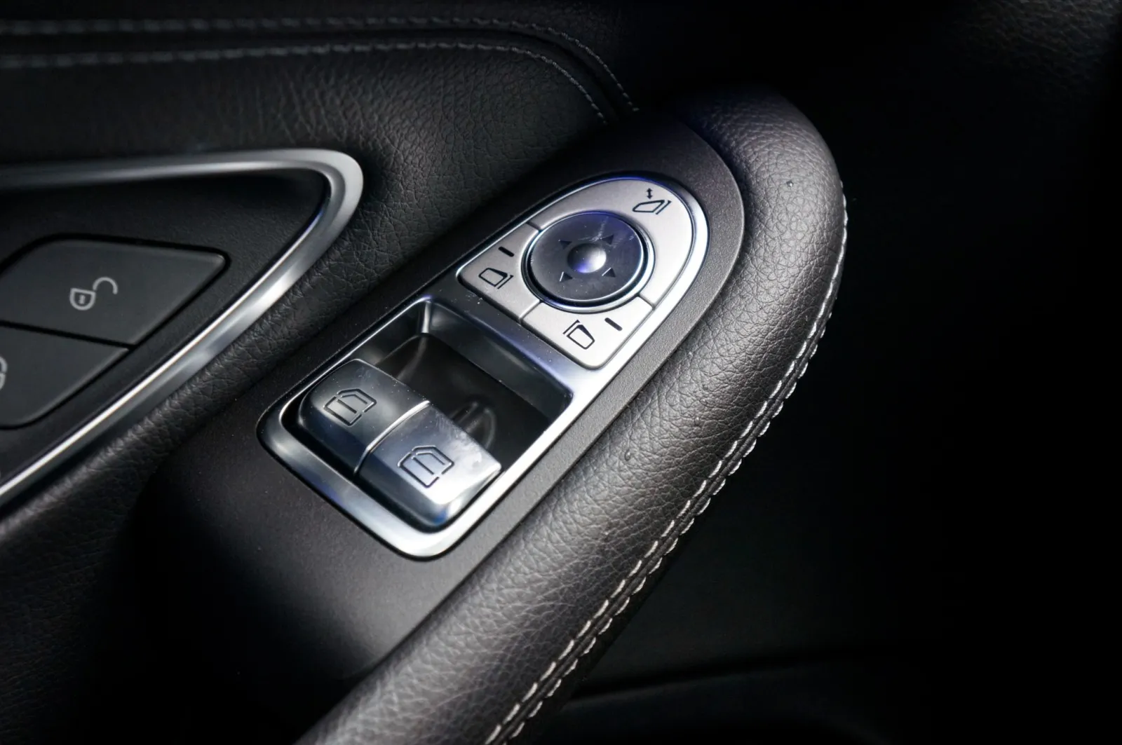 2021 Mercedes-Benz C-Class Coupe C300 - Photo 37