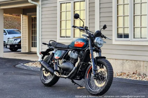 Another view of 2025 Royal Enfield Bear 650 Petrol Green for sale in North Hampton, NH at North Hampton Showroom
