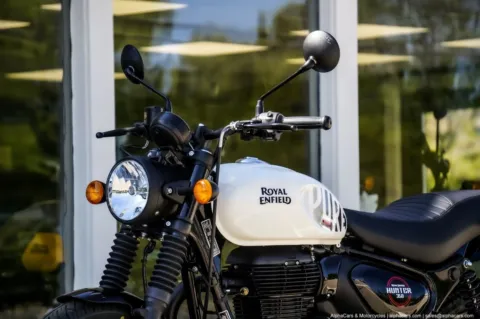 More photos of 2024 Royal Enfield Hunter 350 Dapper White at Spencer, MA