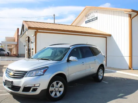 Silver 2014 Chevrolet Traverse LT for sale in Tulsa, OK