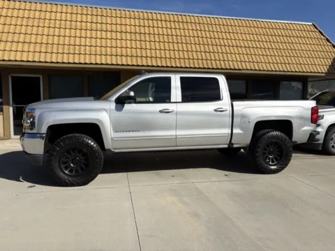 More photos of 2018 Chevrolet Silverado 1500 LT at AutoXit, CA