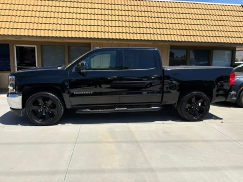 More photos of 2017 Chevrolet Silverado 1500 LT at AutoXit, CA