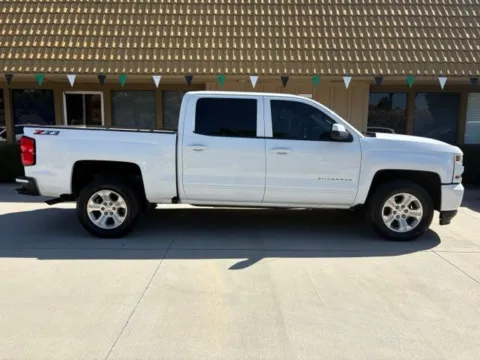 More photos of 2018 Chevrolet Silverado 1500 LT at AutoXit, CA