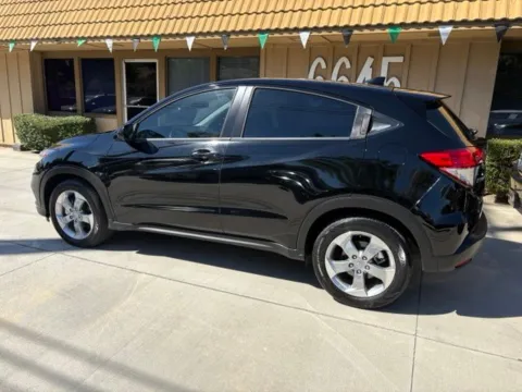 More photos of 2020 Honda HR-V LX at AutoXit, CA