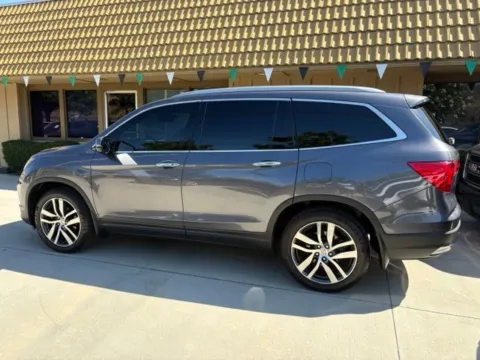 More photos of 2017 Honda Pilot Touring at AutoXit, CA