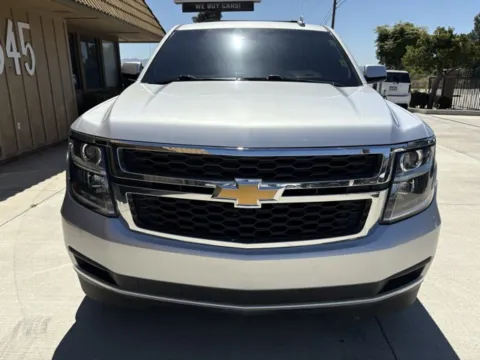 Photos of 2020 Chevrolet Suburban LT for sale in Riverside, CA at AutoXit
