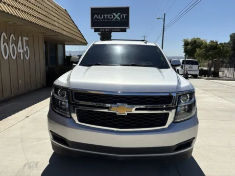 More photos of 2020 Chevrolet Suburban LT at AutoXit, CA