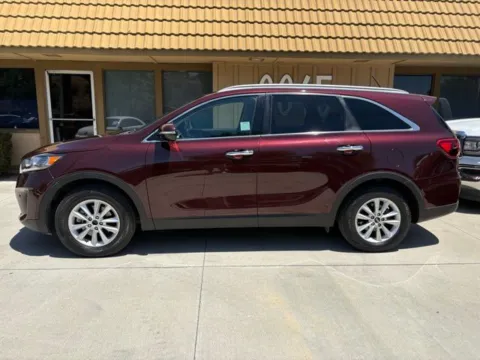 More photos of 2020 Kia Sorento LX at AutoXit, CA