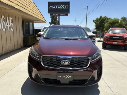 More photos of 2020 Kia Sorento LX at AutoXit, CA