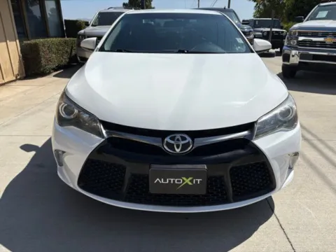 Photos of 2017 Toyota Camry SE for sale in Riverside, CA at AutoXit
