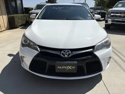 Photos of 2017 Toyota Camry SE for sale in Riverside, CA at AutoXit