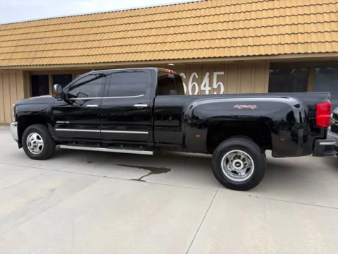 More photos of 2016 Chevrolet Silverado 3500HD LTZ at AutoXit, CA