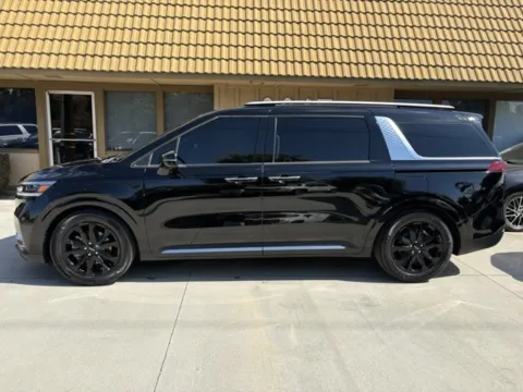 Another view of 2022 Kia Carnival SX for sale in Riverside, CA at AutoXit