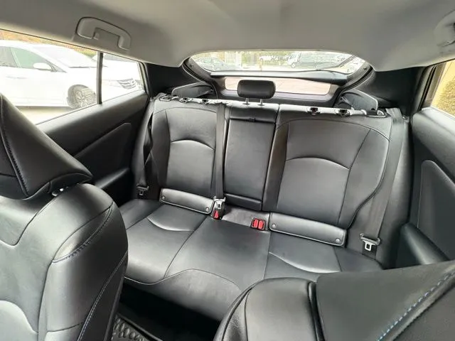 2017 Toyota Prius Three Touring - Photo 17