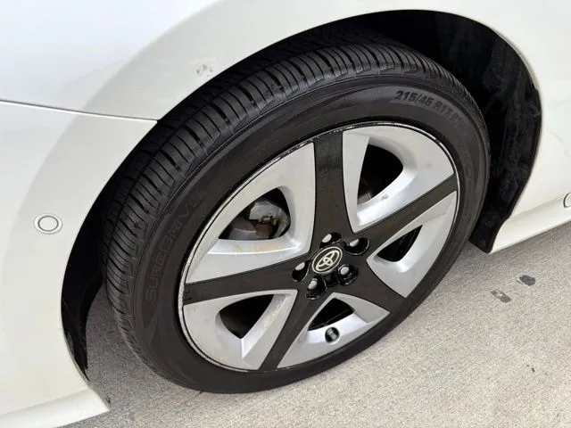 2017 Toyota Prius Three Touring - Photo 24